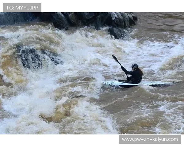 瀑布飞跃极限运动大赛，激流勇进的惊险瞬间，瀑布飞扬